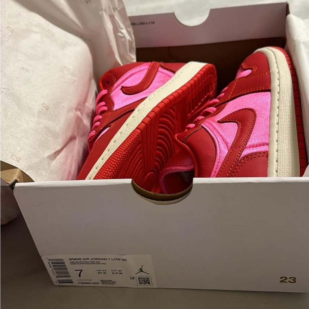 Women shoe size 7